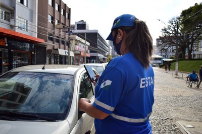 Agente do ESTAR no centro de Guarapuava.