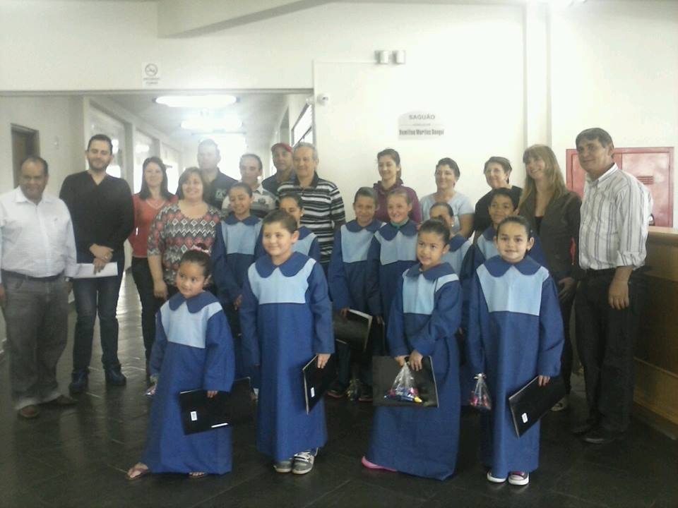 Alunos da escola municipal Elcídia realizam apresentação artística e musical na Câmara