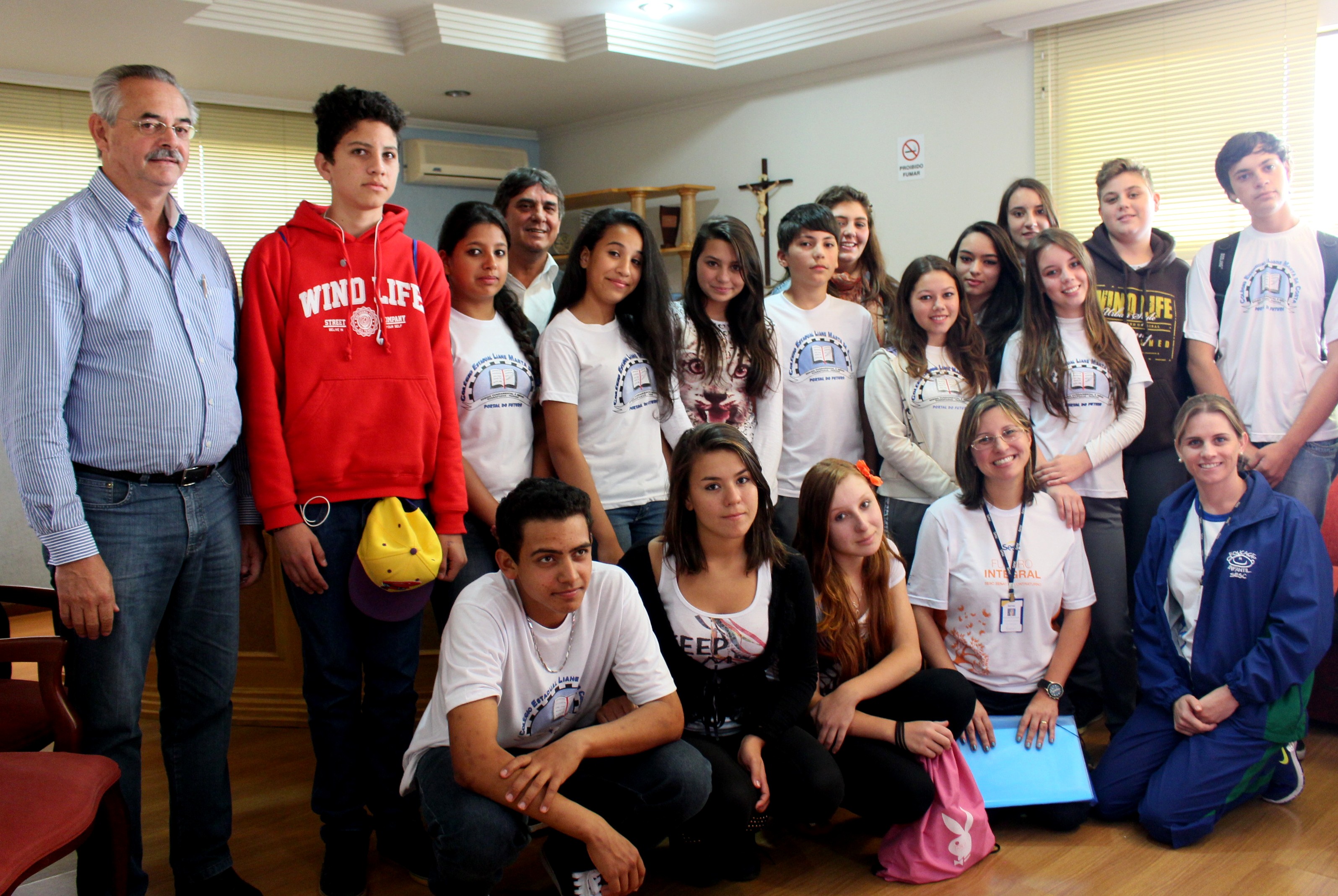 Alunos do projeto Futuro Integral visitam a Câmara