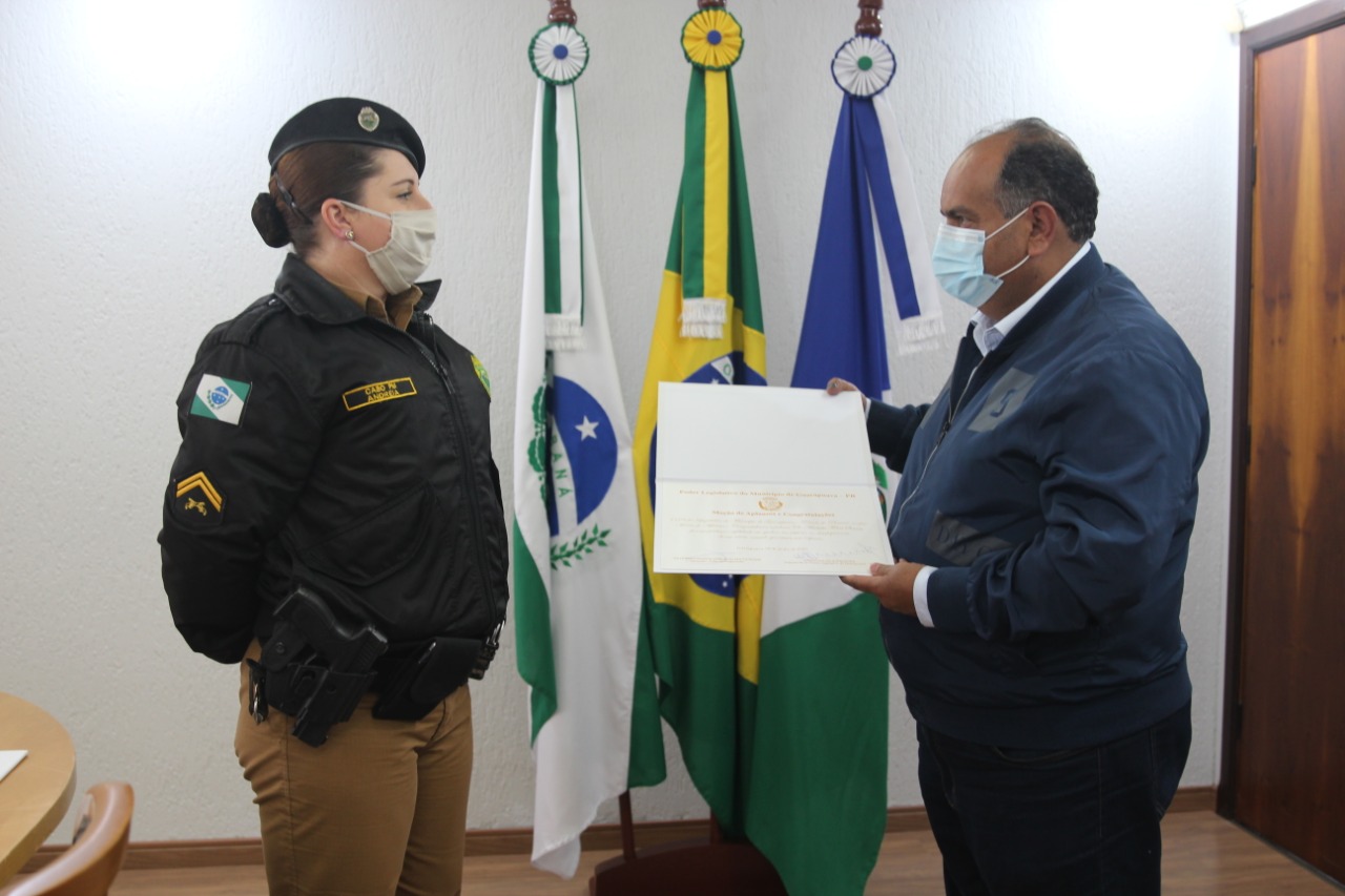 CÂMARA MUNICIPAL HOMENAGEIA CIDADÃOS E INSTITUIÇÕES COM MOÇÕES DE APLAUSOS