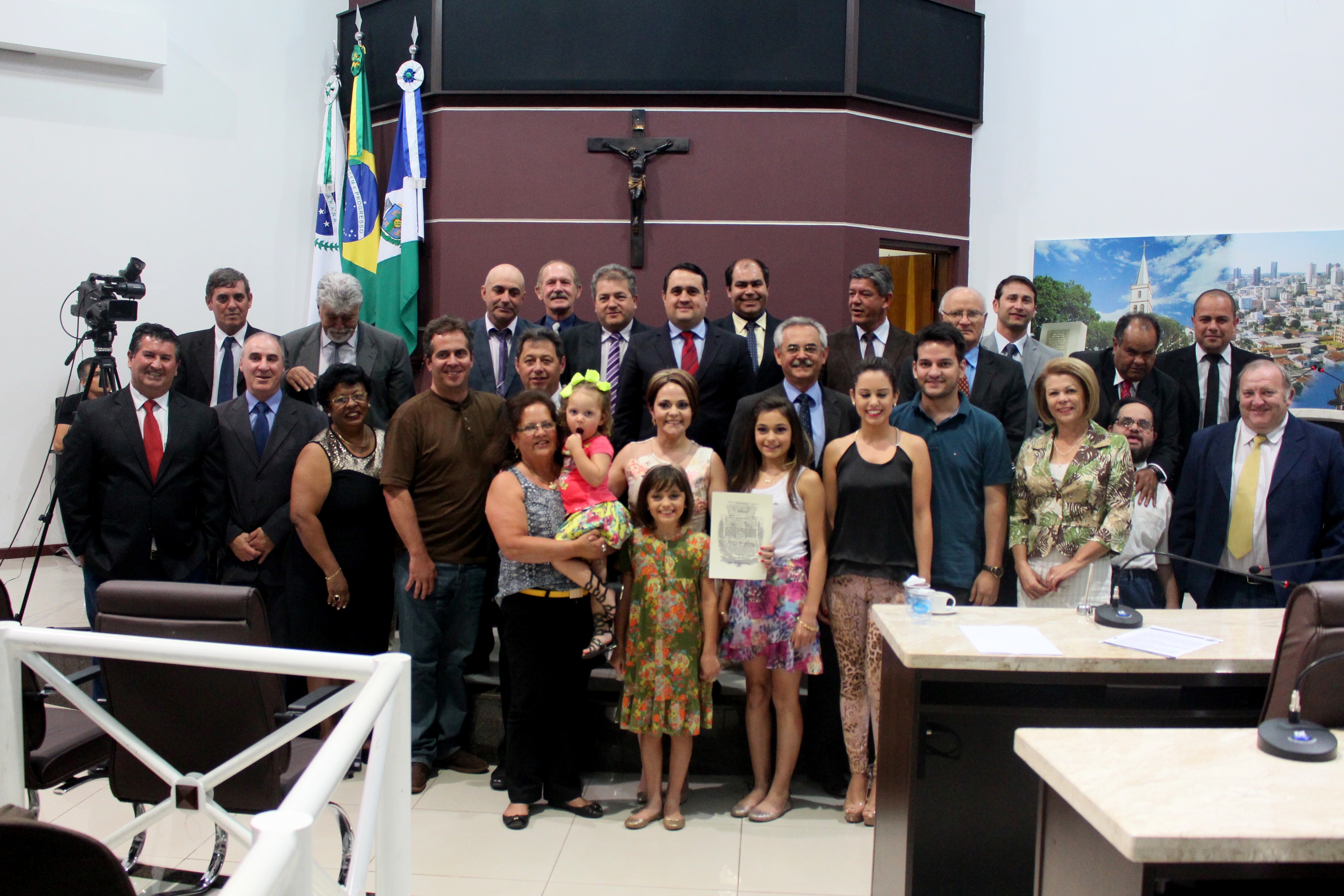 Coordenadora de Saúde Bucal é homenageada pela Câmara