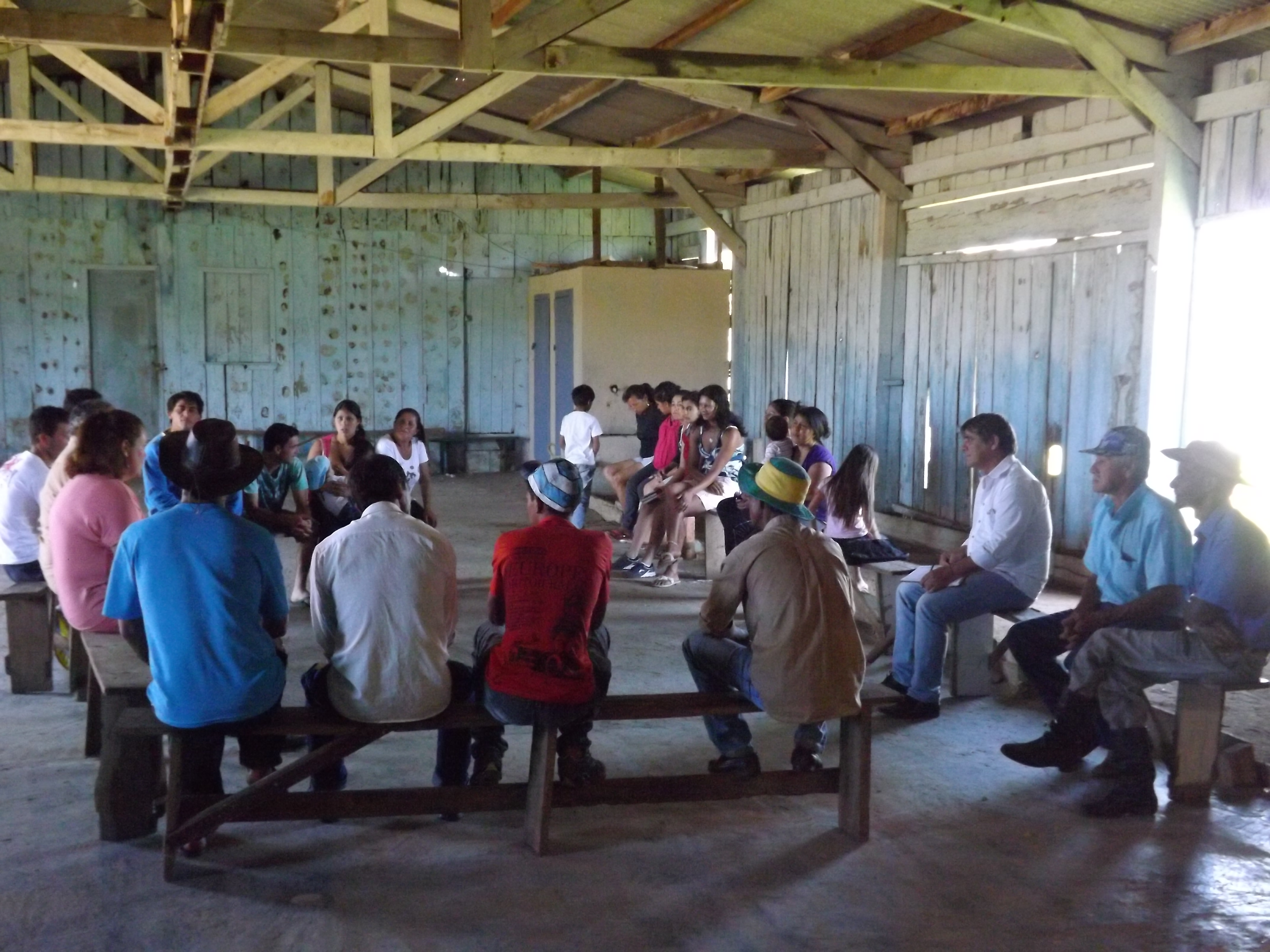 Encontro com moradores da Comunidade Europa esclarece demandas da localidade