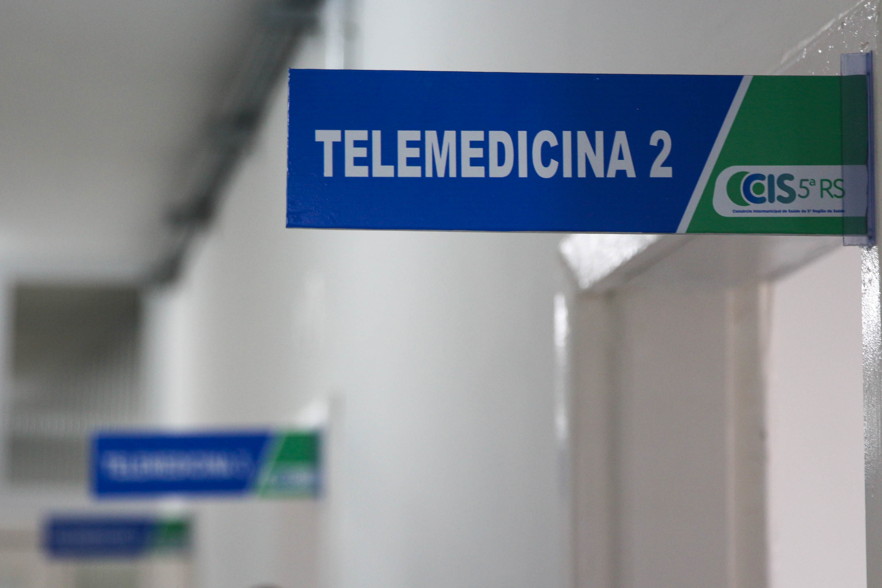 Mais de 25 médicos especialistas passam a atender em Central de Telemedicina do CIS5ªRS 