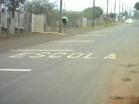 Prefeitura acata requerimento e realiza sinalização em frente à Escola Francisco Contini