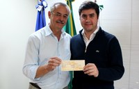 Presidente Edony Klüber oficializa entrega de R$ 200 mil para as vítimas das enchentes