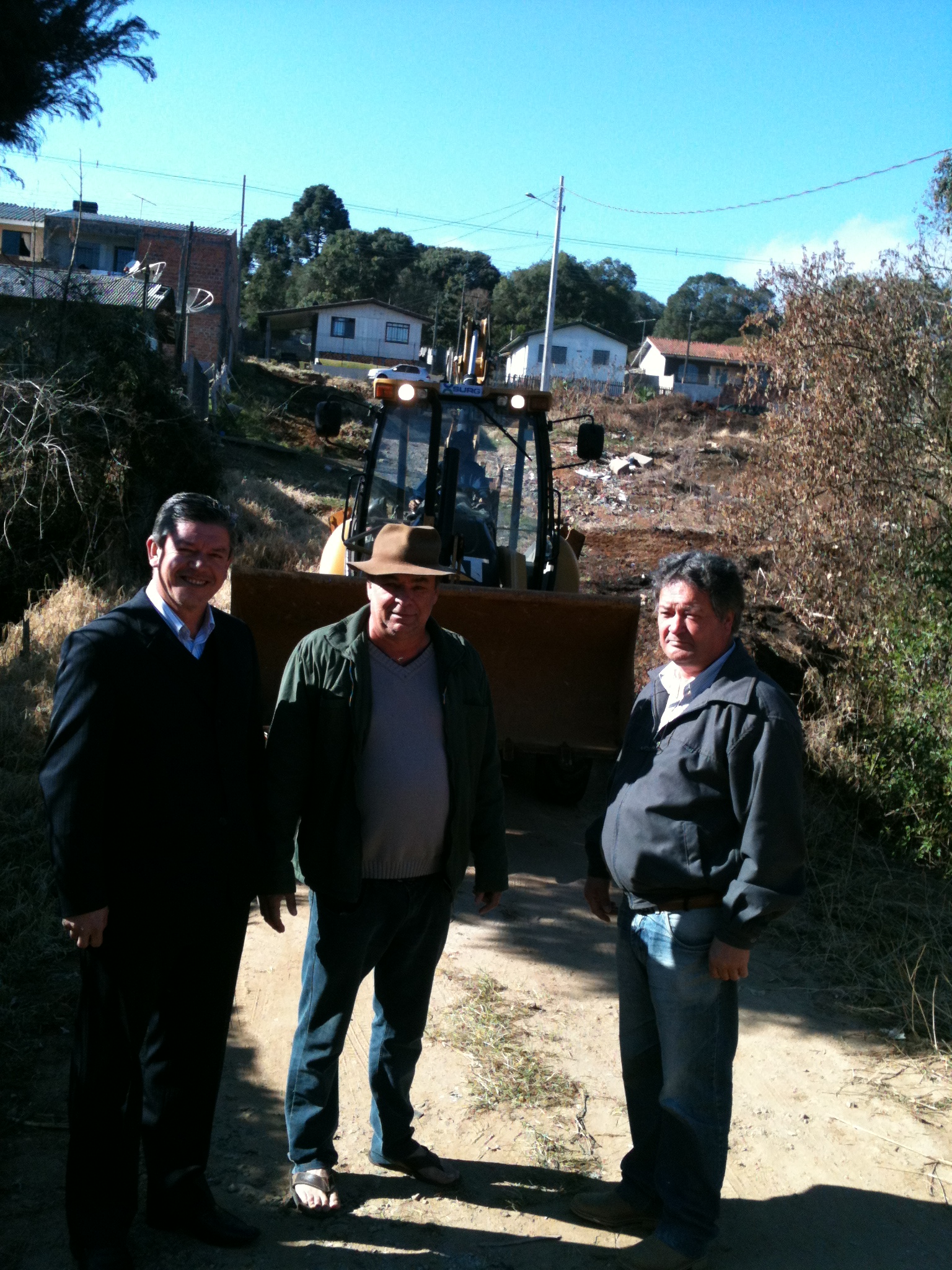 Surg acata pedido de vereador e inicia obras em rua do bairro Santa Cruz